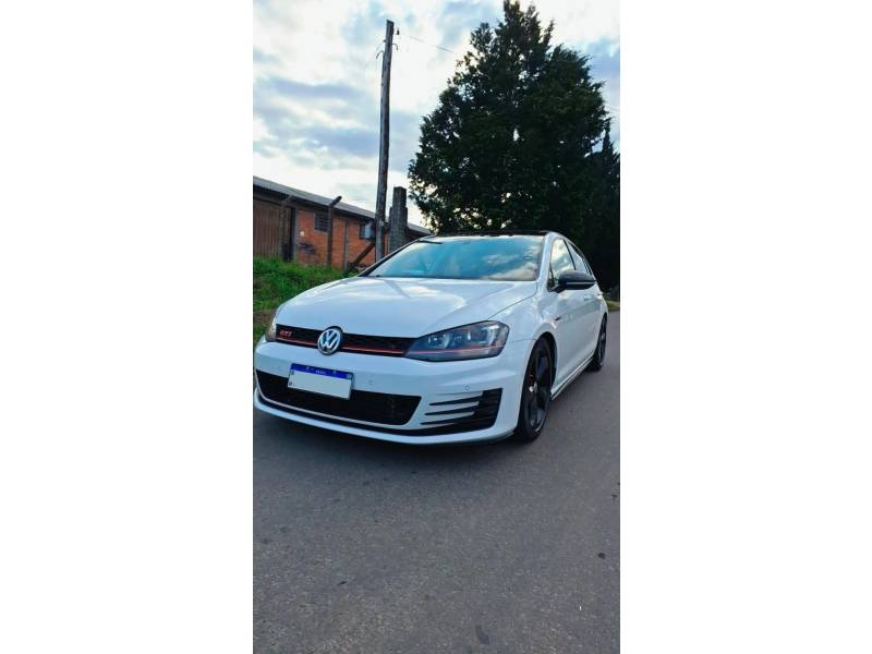 VOLKSWAGEN - GOLF - 2014/2015 - Branca - R$ 125.000,00