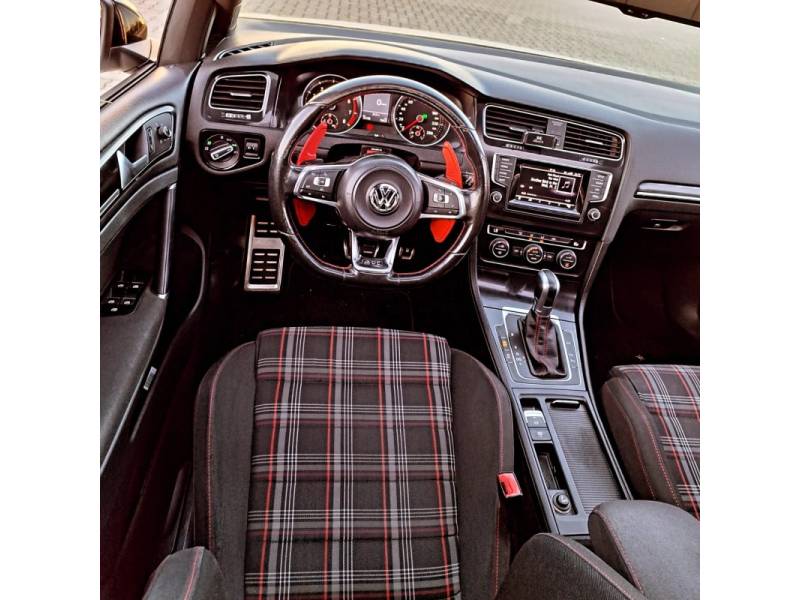 VOLKSWAGEN - GOLF - 2014/2015 - Branca - R$ 125.000,00