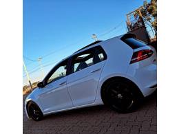 VOLKSWAGEN - GOLF - 2014/2015 - Branca - R$ 125.000,00