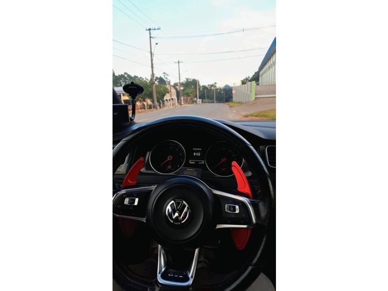 VOLKSWAGEN - GOLF - 2014/2015 - Branca - R$ 125.000,00